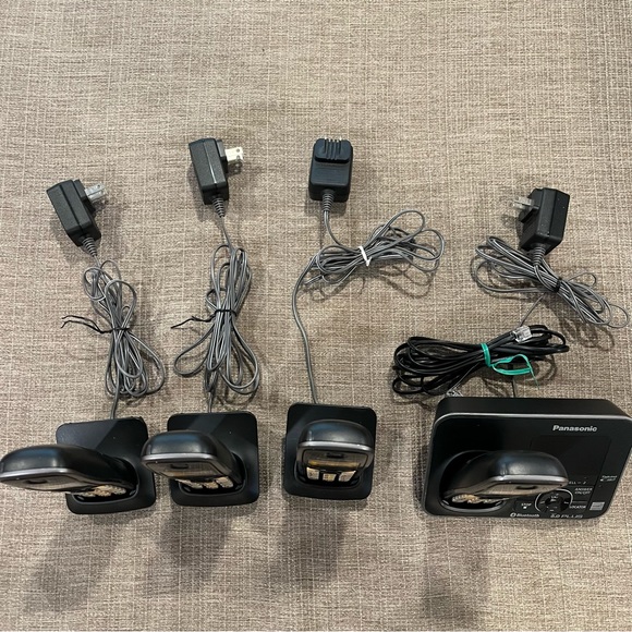 Panasonic cordless phone set with answering machine - Picture 2 of 5